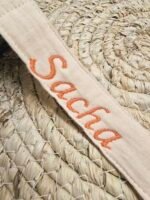 Attache tétine personnalisée en coton brodé – Prénom de bébé – Image 3