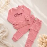 Ensemble pull et pantalon bébé brodé prénom, cadeau naissance baptême, tenue coton doux personnalisée – Image 2